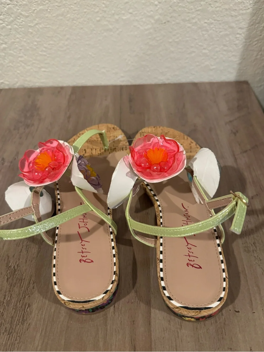 Betsey Johnson Jaydda Thong Lime Green Floral T-Strap Cork Sandals 6.5